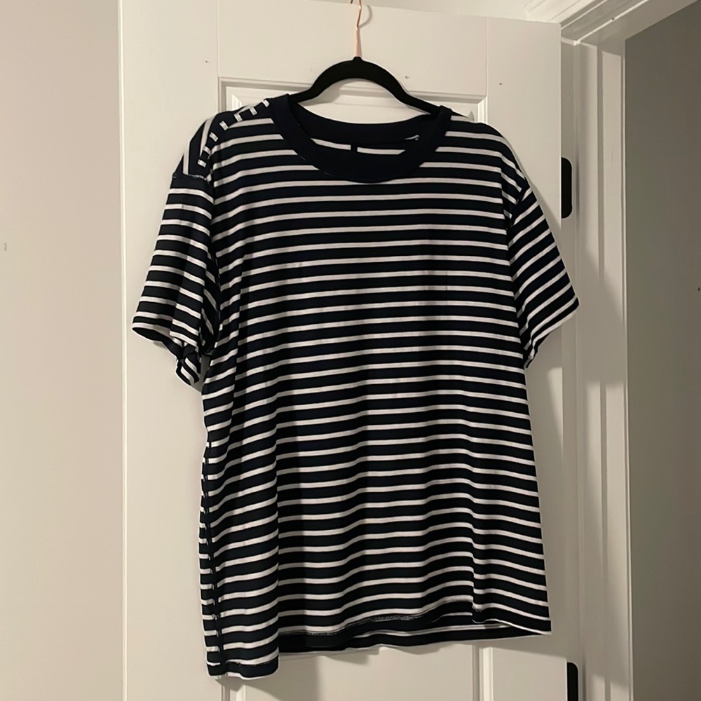 Lululemon All Yours Tee size 10/12